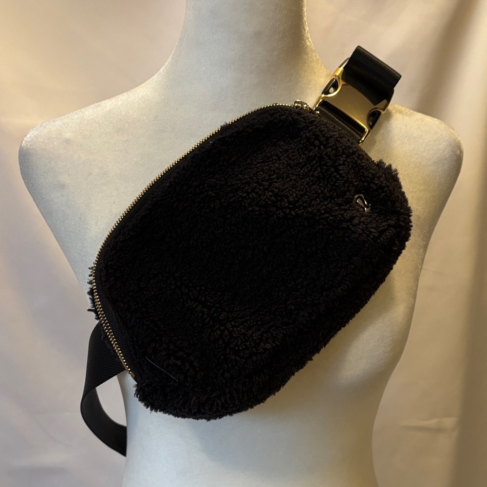 lululemon athletica Black Sherpa Crossbody Belt Bag with Gold Hardware